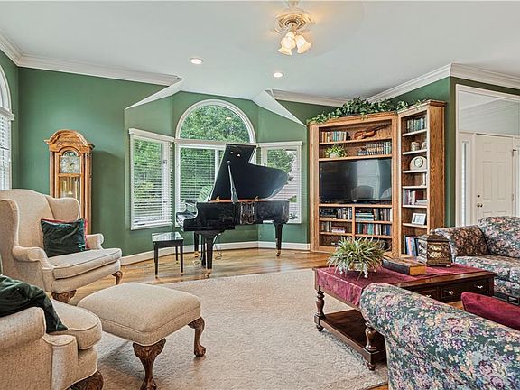 5th image of 1909 SW Rock Creek Ct
