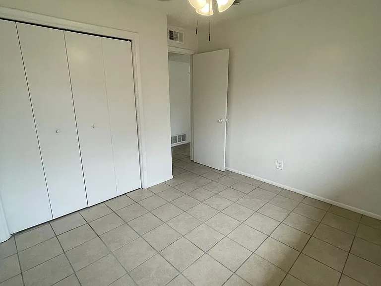 517 Palomas Dr SE #A — Photo 10