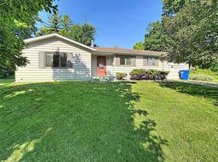 1512 Monterey Ct, Bettendorf, IA 52722