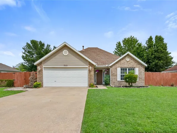 713 Crystal St, Lowell, AR 72745
