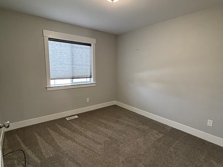 448 Washington Loop — Photo 4