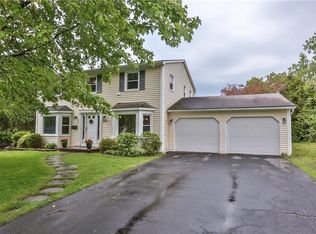 25 Park Circle Dr, Fairport, NY 14450