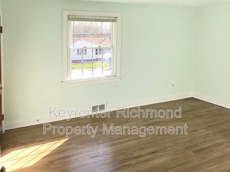 7418 Wentworth Ave — Photo 11