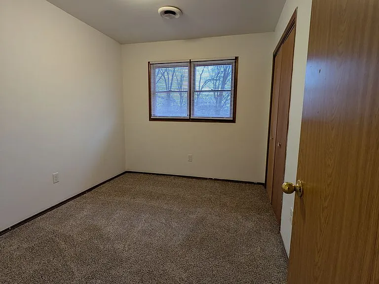632 N Elmer St — Photo 4