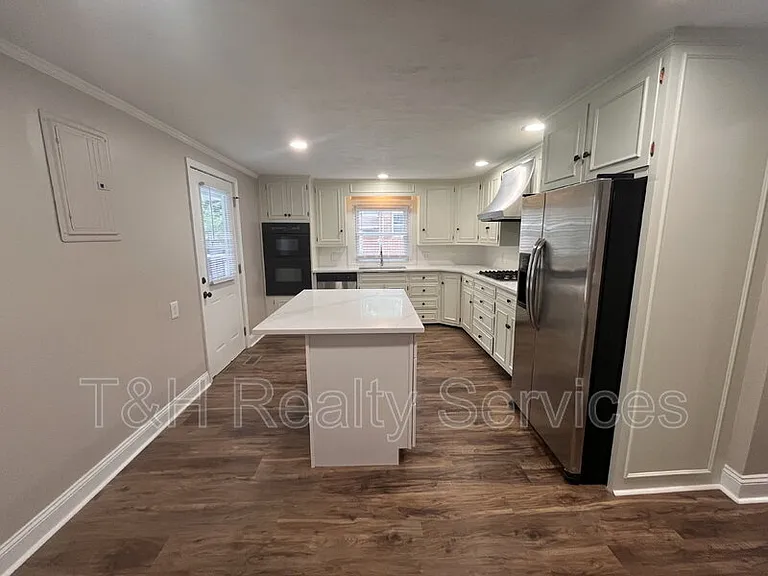 708 N Independence St — Photo 12
