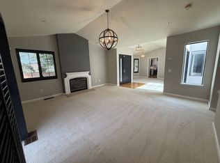 69 Fountain Grove Cir, Napa, CA 94558