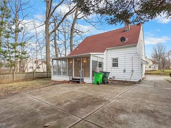 4th image of 25031 Glenbrook Blvd