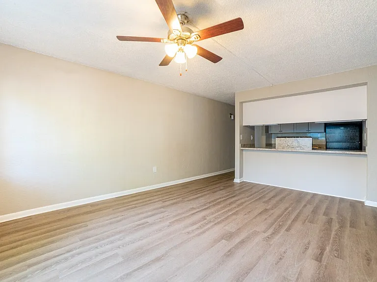 Lago Bello Apartment Homes — Photo 3