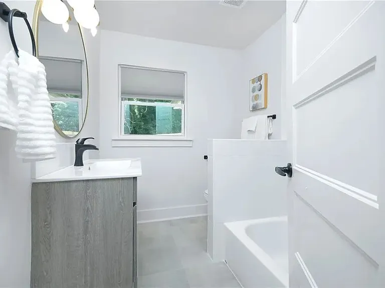220 Napoleon Dr SW — Photo 11