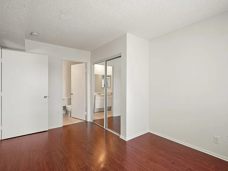 10845 Camarillo St #202 — Photo 6