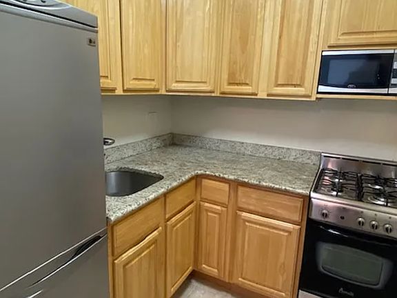 3rd image of 300 W 55th St APT 4W