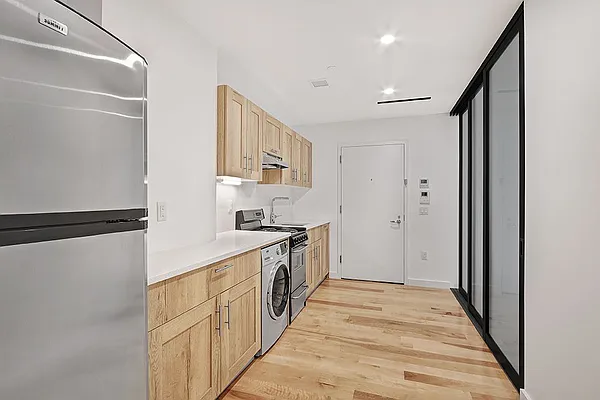 Rented by REZI | media 22