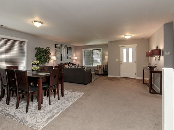 4th image of 9534 Country Hollow Dr E