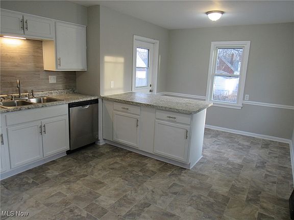2nd image of 778 E Archwood Ave