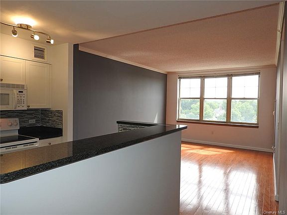 5th image of 300 Mamaroneck Ave APT 716