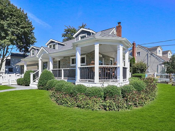 2nd image of 1385 Little Neck Ave
