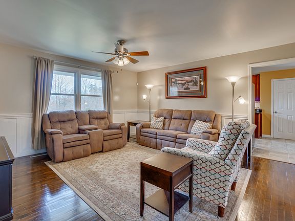 3rd image of 27 Kelvin Dr