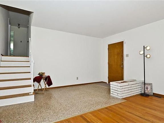 5th image of 1080 Randell Ct