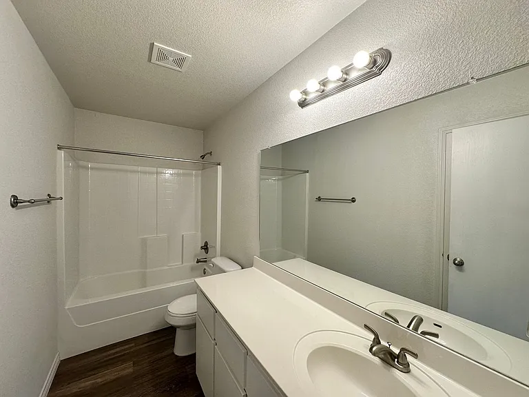 1837 Clovis Dr — Photo 21