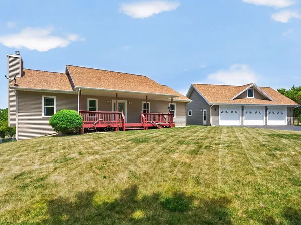 6880 E Cherry Hill Rd, Ridott, IL 61067