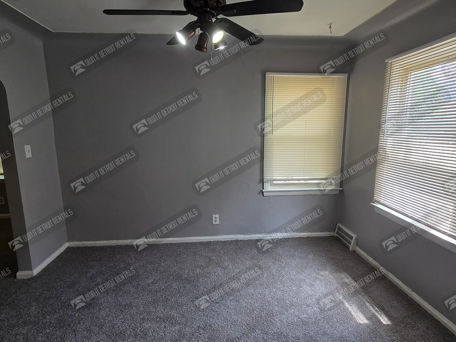 House - Bungalow — Photo 4