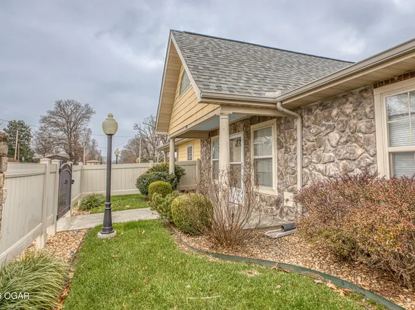 1814 Buena Vista Ave, Carthage, MO 64836