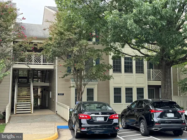 12217 Fairfield House Dr APT 102A, Fairfax, VA 22033