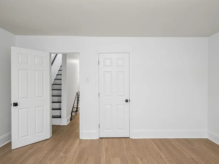 2042 E Somerset St — Photo 13