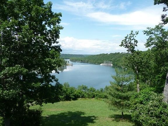 3rd image of 121 Cliffside Dr