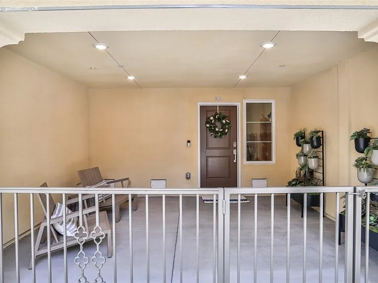 3319 Doheny Way — Photo 5