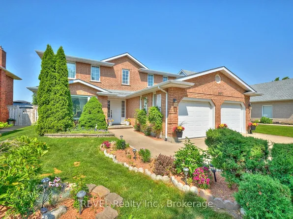 8007 Oakridge Dr, Niagara Falls, ON L2H 2W1