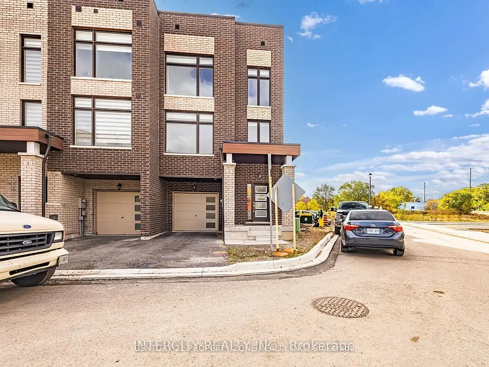2 Queenpost Dr
