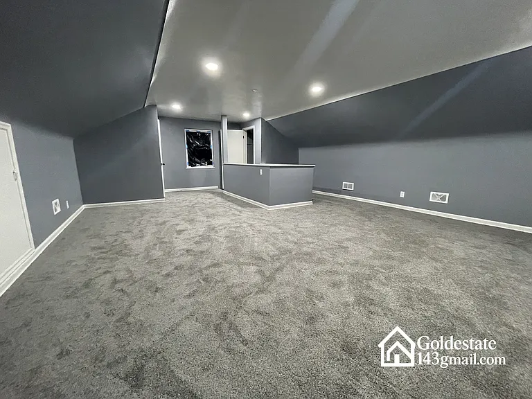 MASTER BEDROOM!