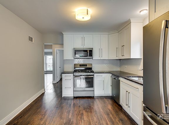 3rd image of 3528 N Oleander Ave