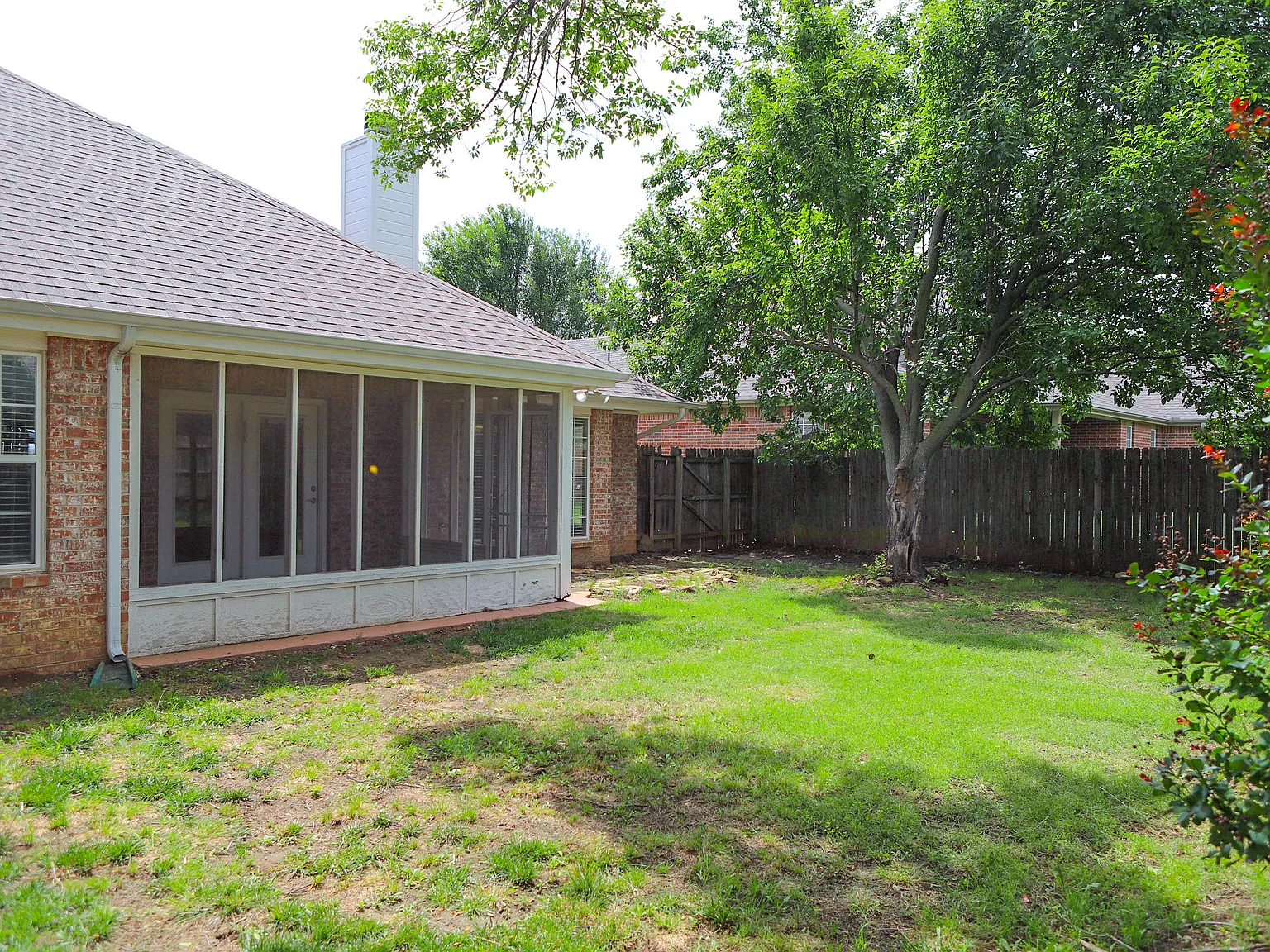 2 bed, 1600 sqft, $1,500 — Photo 4