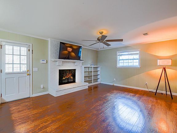 4th image of 241 Bradley Dr