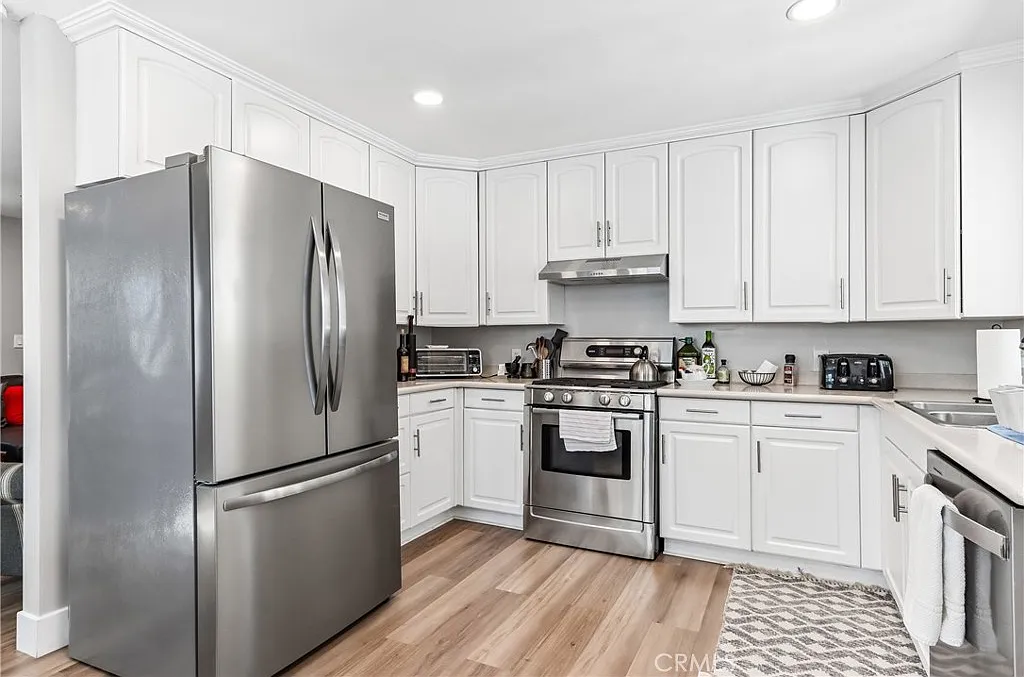2 bed, 1046 sqft, $3,800 — Photo 4