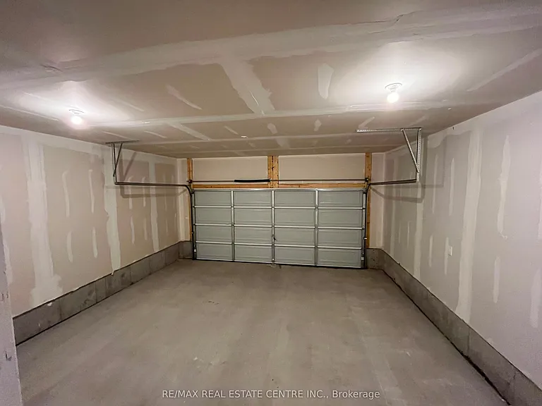 540 Oldenburg Ave — Photo 12