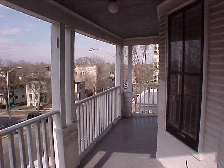 219 E Mifflin St — Photo 3