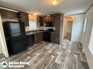 2 Geneva Rd, Lakehurst, NJ 08733