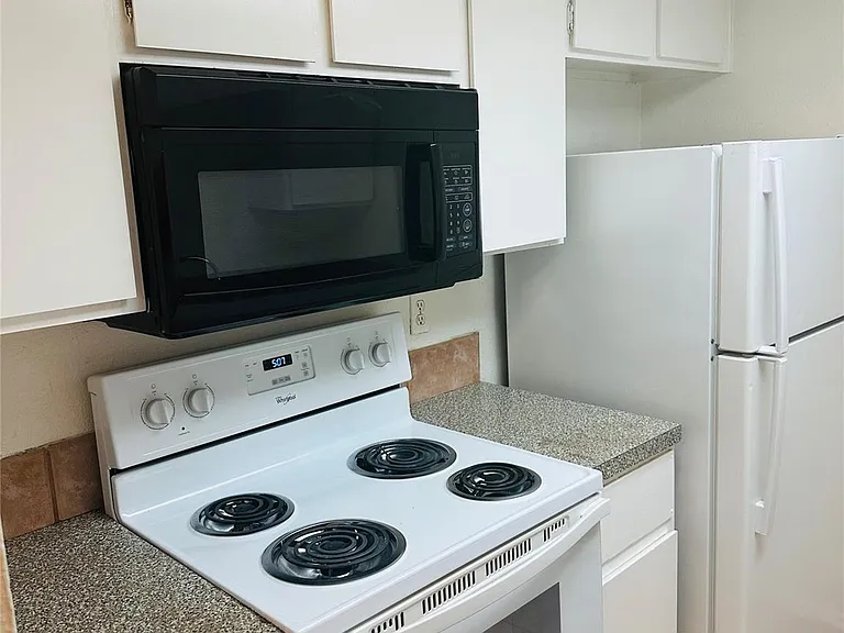 2401 Leon St #307 — Photo 8