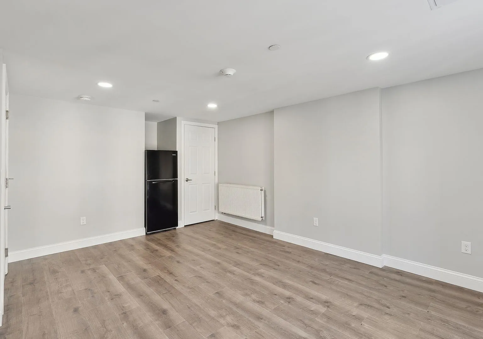 "610" on Congress St: Newer Studio Apt. 1BA $1470.00 Heat & H20 included Available 09/01/26 — Photo 4