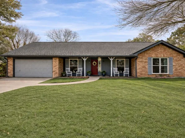 403 Colonial Dr, Friendswood, TX 77546