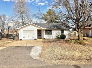 145 W Carson Dr, Mustang, OK 73064