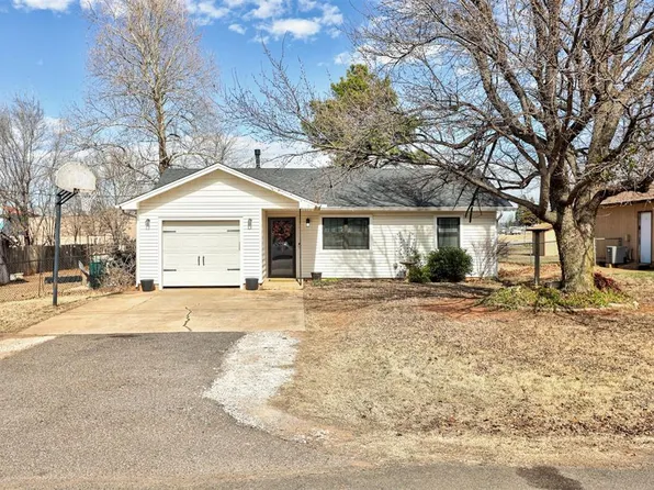145 W Carson Dr, Mustang, OK 73064