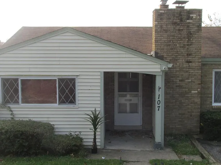 107 Weedon Dr — Photo 1