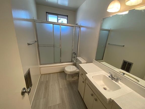 5th image of 11625 Mayfield Ave #9