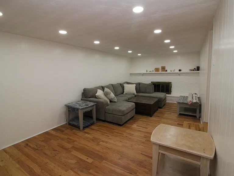 24301 Colgate St — Photo 9