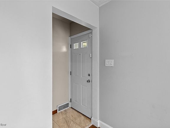 5th image of 120 Hillcrest Dr