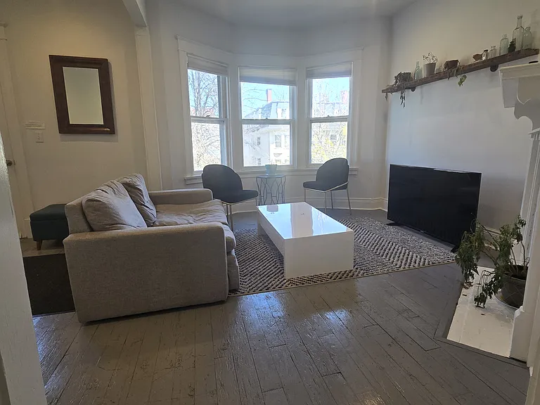 254 W Utica St — Photo 3